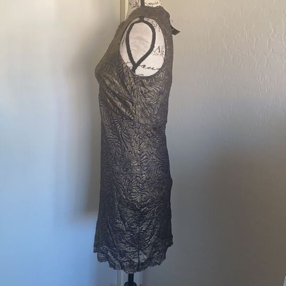 Bebe Metallic Lace Design Dress Contemporary Feminine Scalloped Brand New - Picture 8 of 14